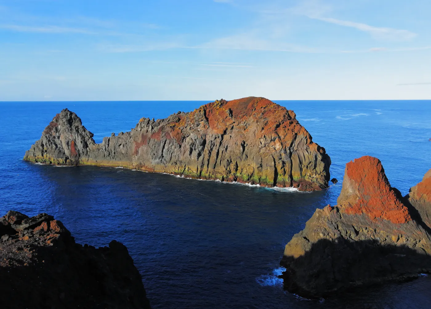 Vista para o Ilhéu da Baleia Baía na ilha Graciosa