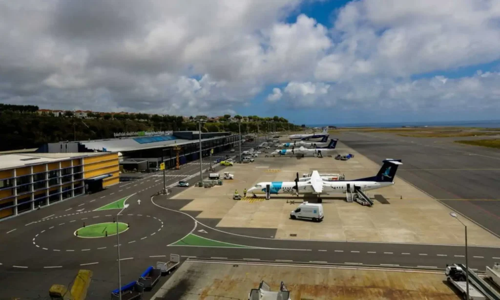 Como chegar do Aeroporto de Ponta Delgada ao centro da cidade